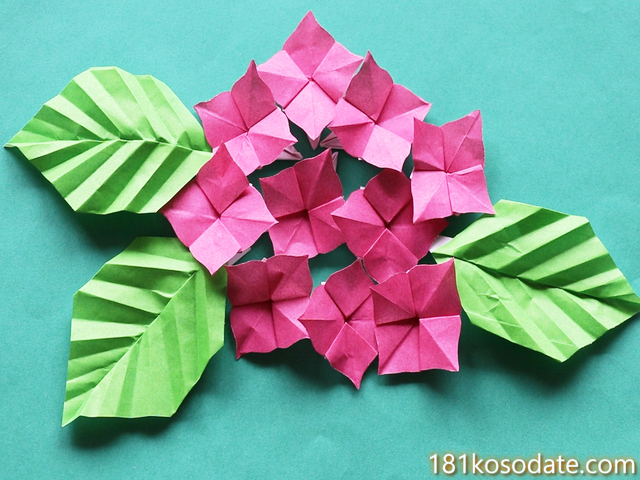 折り紙で紫陽花の簡単な作り方！6月の梅雨の飾りのきれいな花